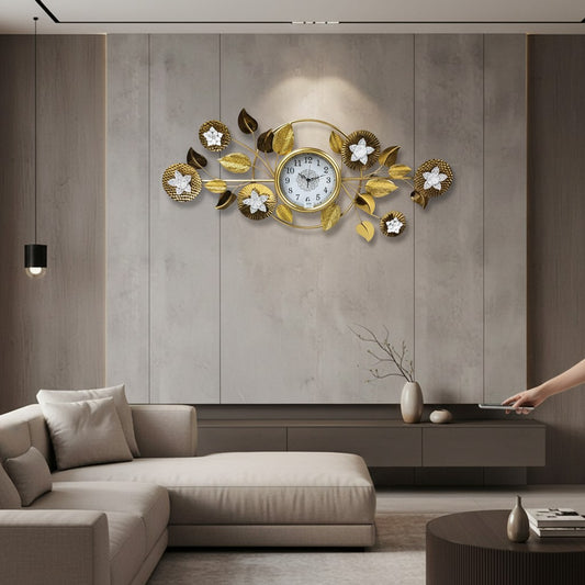 Royal Gold Accent Wall Motive Clock